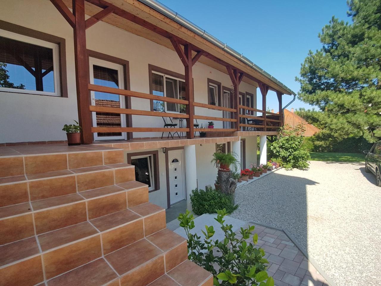 Villa Nora Heviz Exterior photo